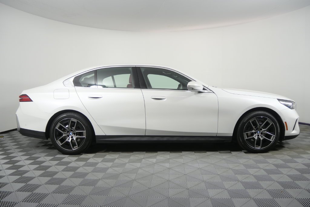 Certified Used 2026 Mineral White Metallic BMW 530i image 3