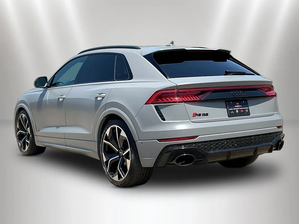 Used 2023  Audi 4.0T image 4