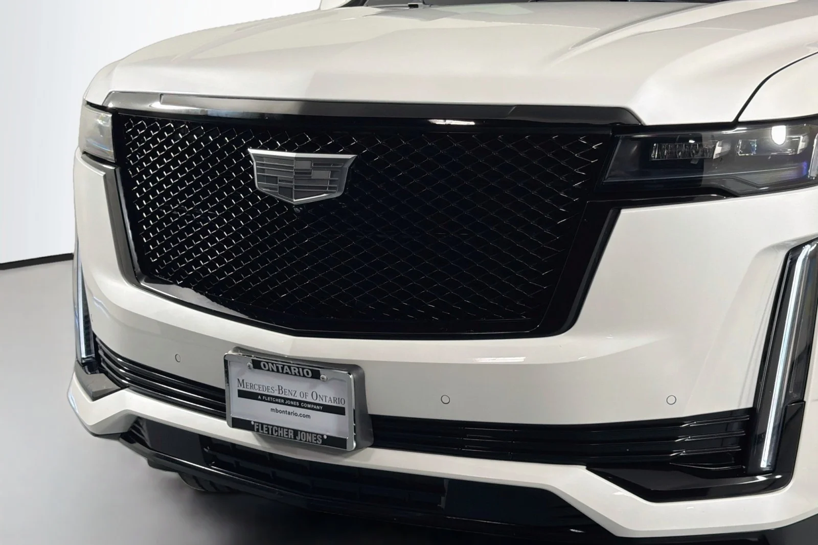 Used 2023 Crystal White Tricoat Cadillac 4WD Sport Platinum image 14