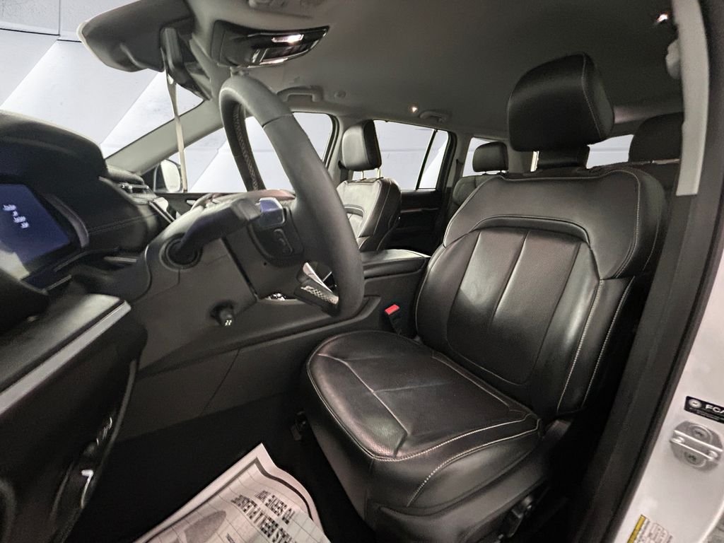 Used 2023 White Jeep Limited image 8