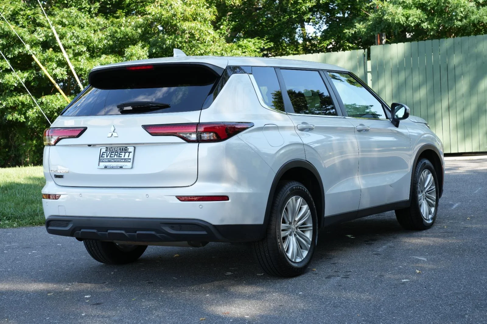 Used 2024 Silver Mitsubishi ES image 7