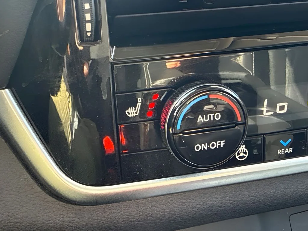 Used 2023 White Nissan Platinum image 19