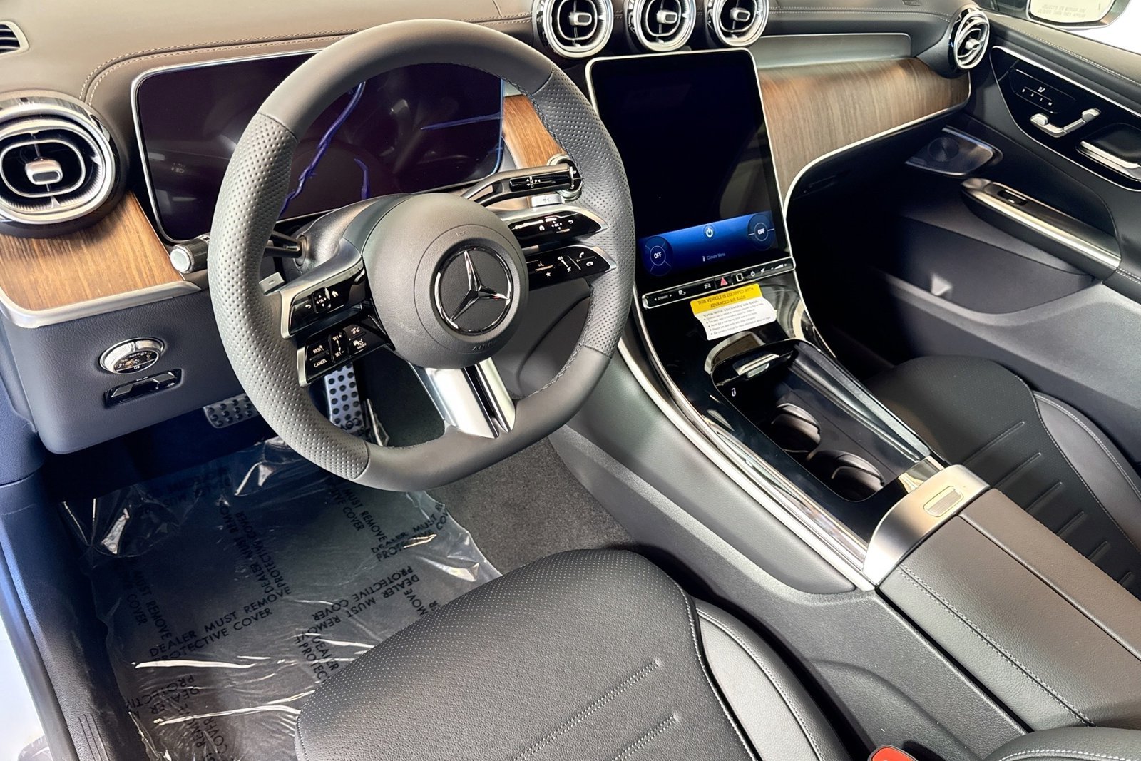 New 2026 Polar White Mercedes-Benz GLC 300 image 9