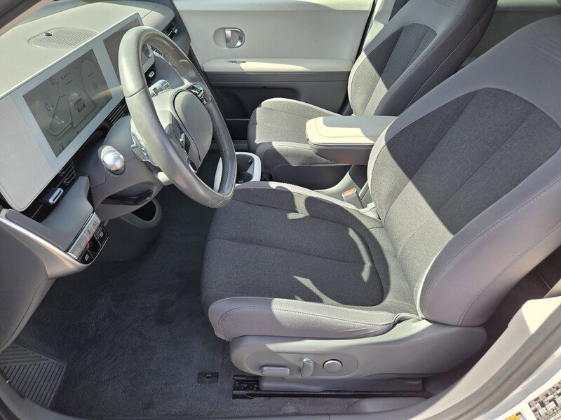 Used 2024 White HYUNDAI SEL RWD image 10