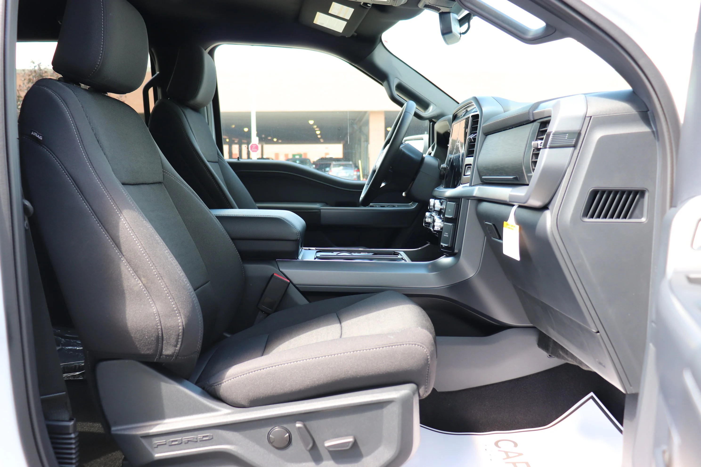New 2026 OXFORD WHITE Ford XLT image 6