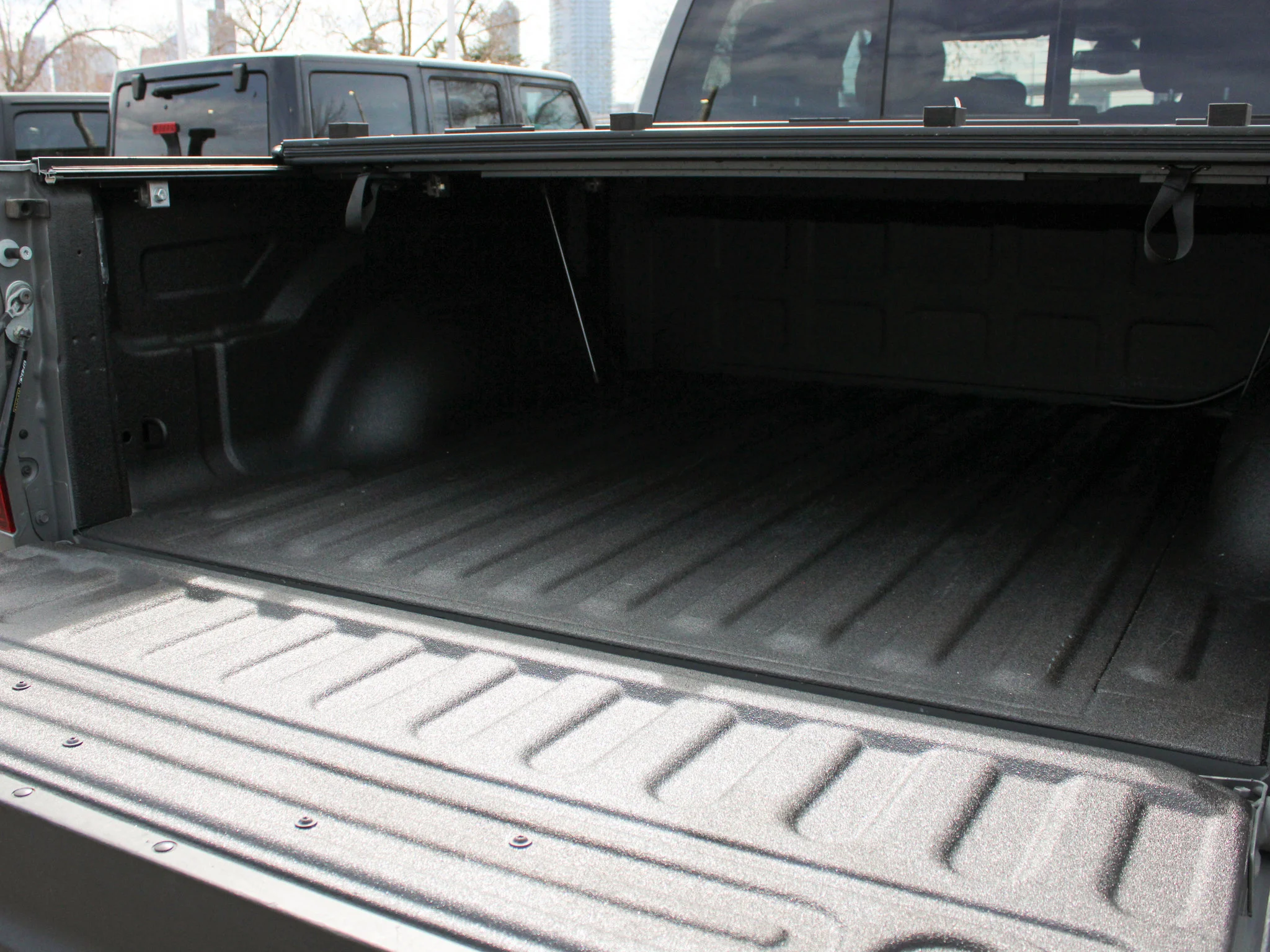 Certified Used 2022 Grey RAM Warlock * HEMI V8 | Android Auto | Bronze Wheels | Tonneau Cover | Heated Seats | Remote Start image 16