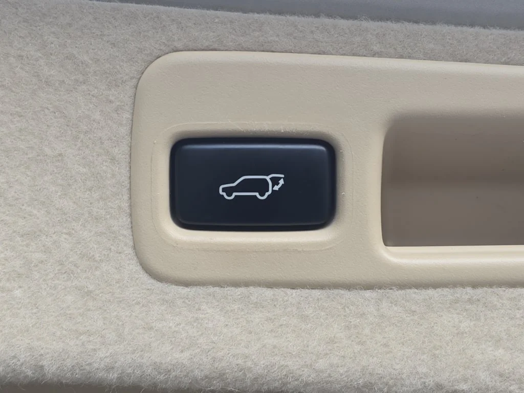 Used 2015 Beige Lexus 350 image 16