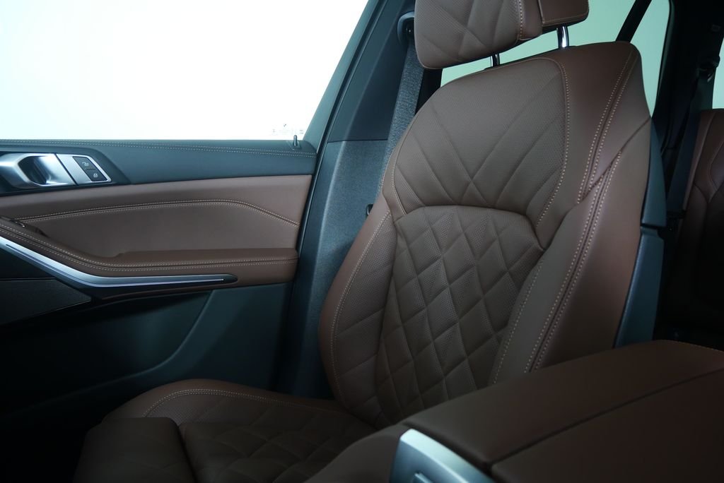 New 2026 Carbon Black Metallic BMW xDrive40i image 22