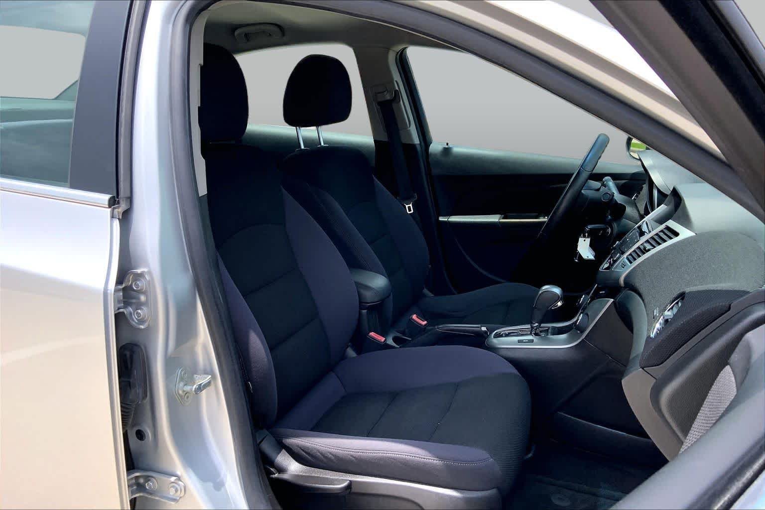 Used 2013 Silver Ice Metallic Chevrolet LT image 9