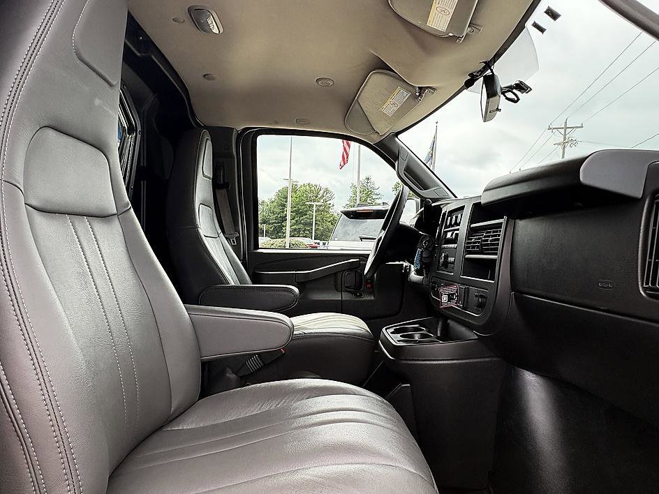 Used 2025 Summit White Chevrolet Work Van image 12