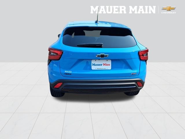 Certified Used 2024 Fountain Blue Chevrolet 1RS image 9