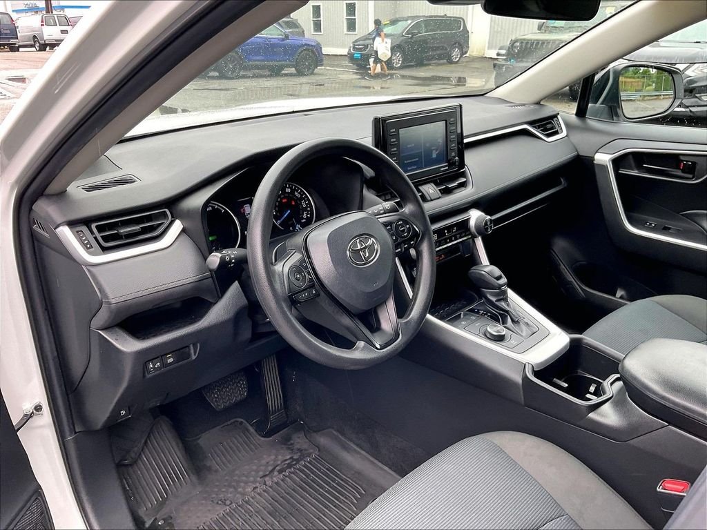 Used 2022 White Toyota LE image 8
