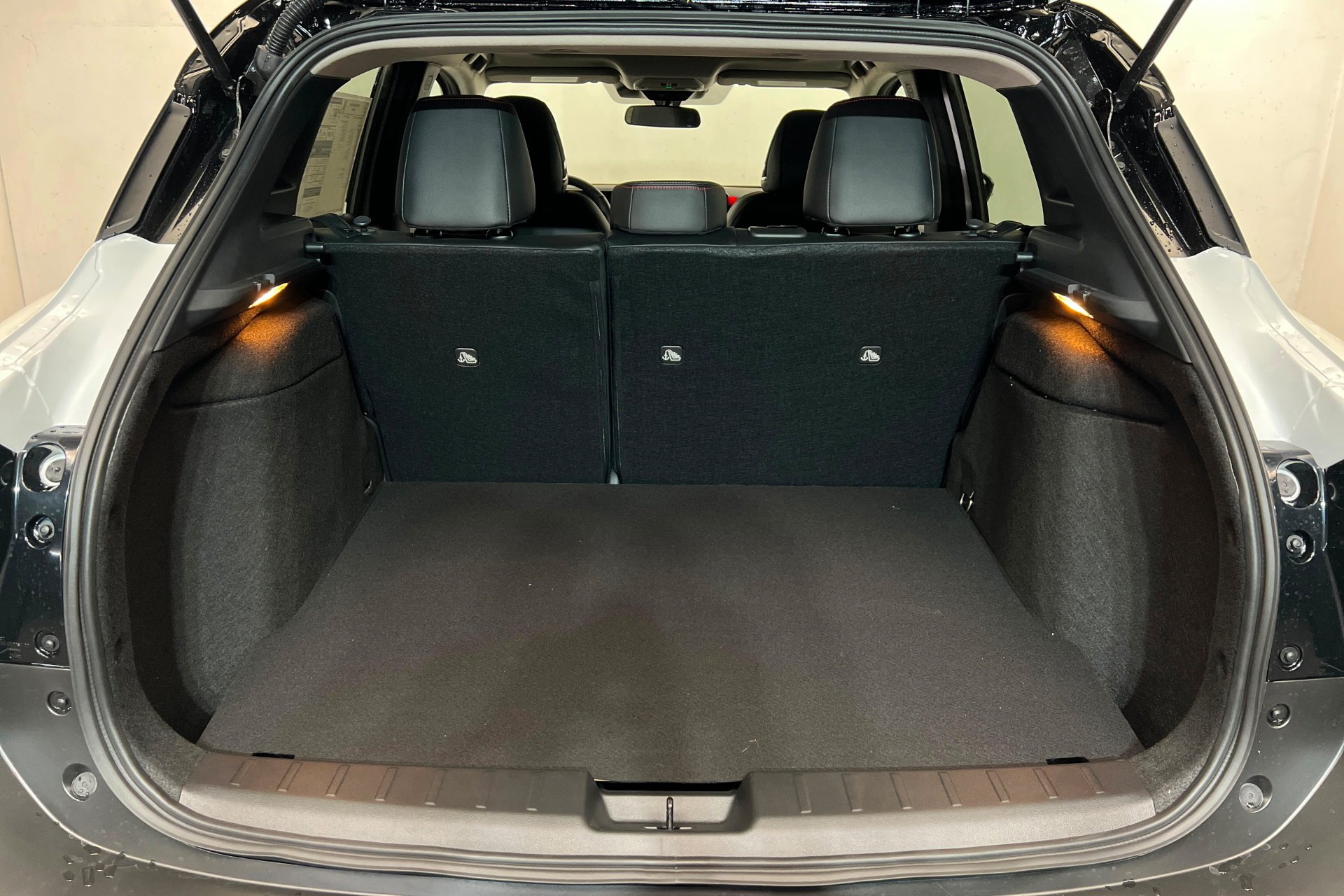 New 2026 Aspen White TriCoat / Super Black Two-tone Nissan SR image 23
