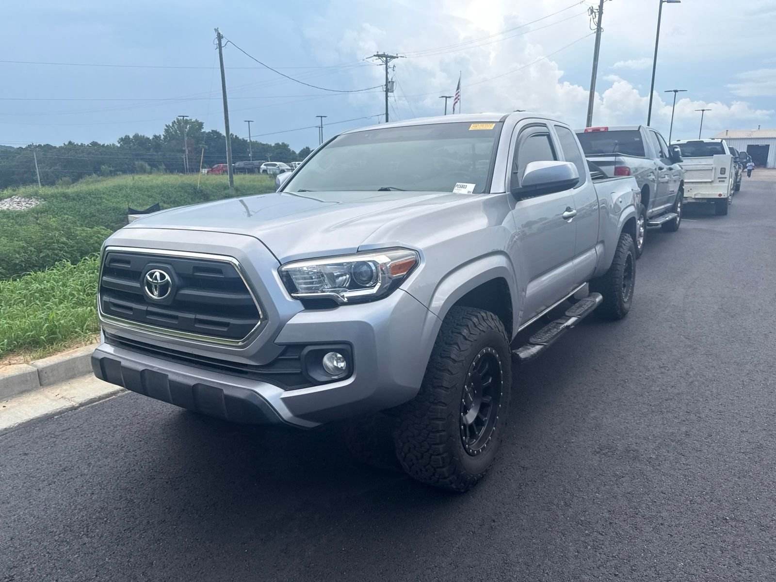 Used 2017 Silver Toyota SR5 image 3