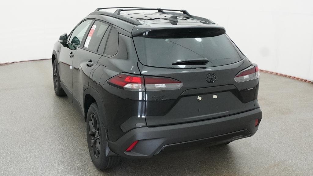 2026 Toyota Corolla Cross LE - Photo 8