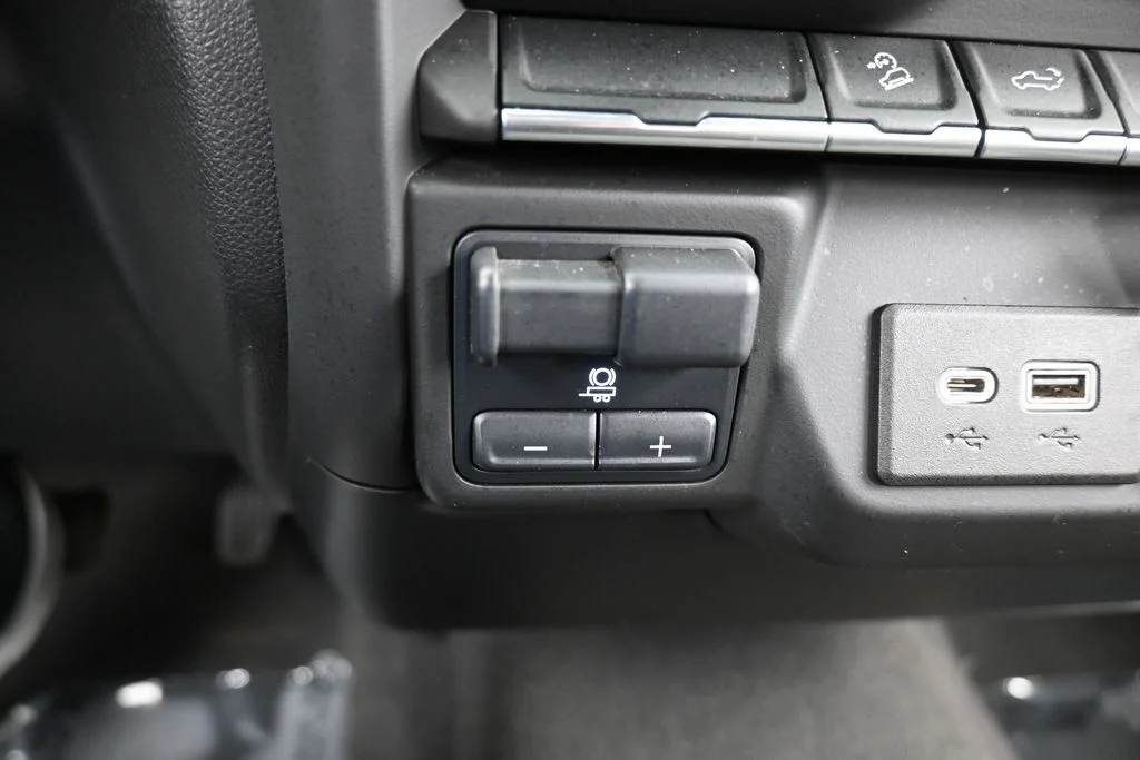 Used 2021 Summit White Chevrolet Custom Trail Boss image 28