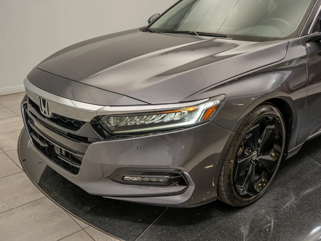 Used 2018 Gray Honda Touring image 3