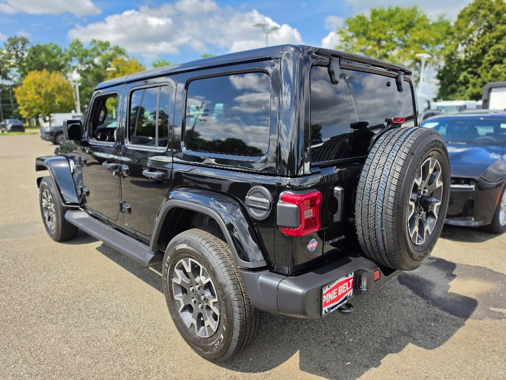 New 2026 Black Clear-Coat Exterior Paint Jeep Sahara image 10