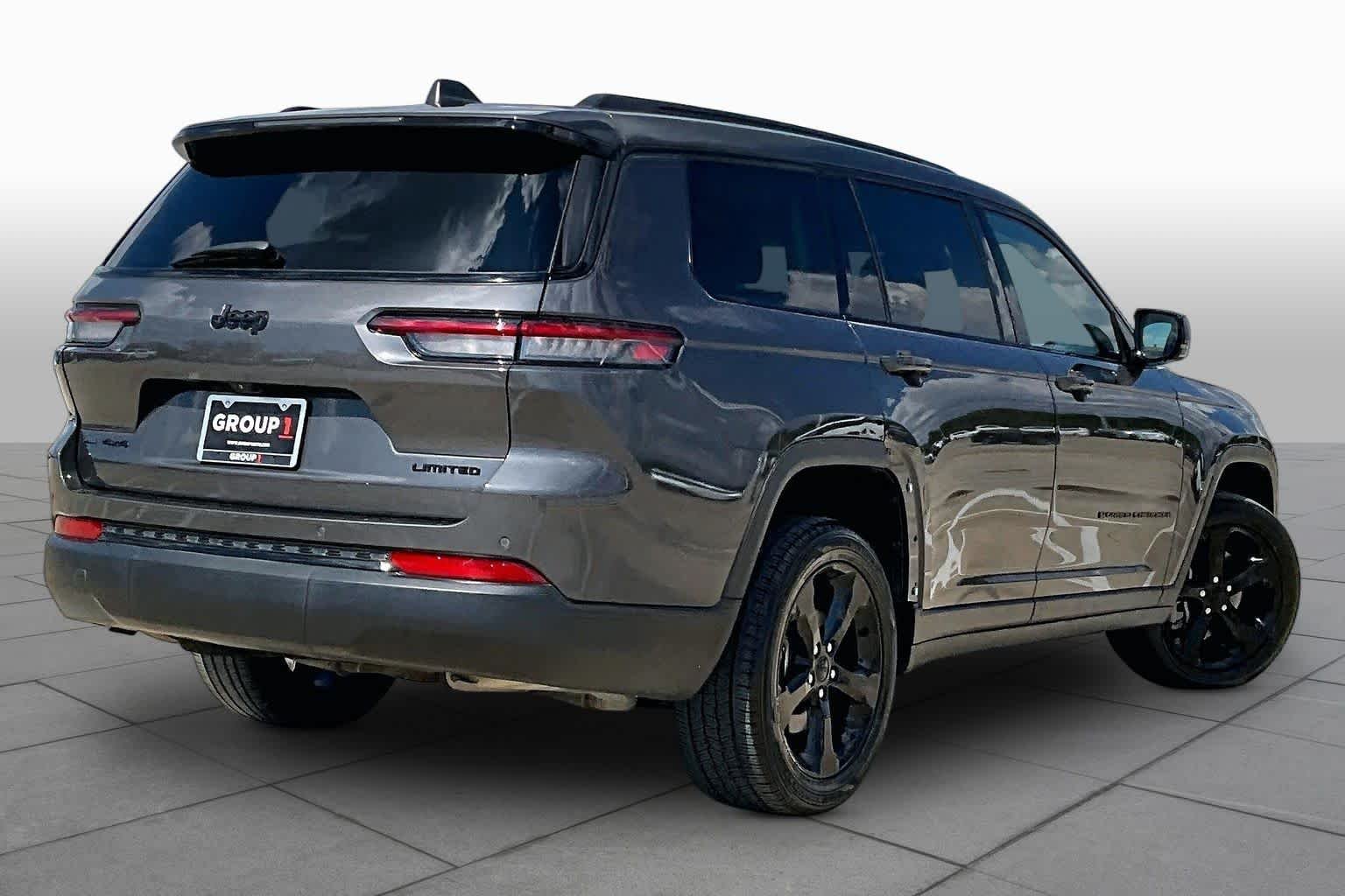 Used 2022 Baltic Gray Metallic Clearcoat Jeep Limited image 13