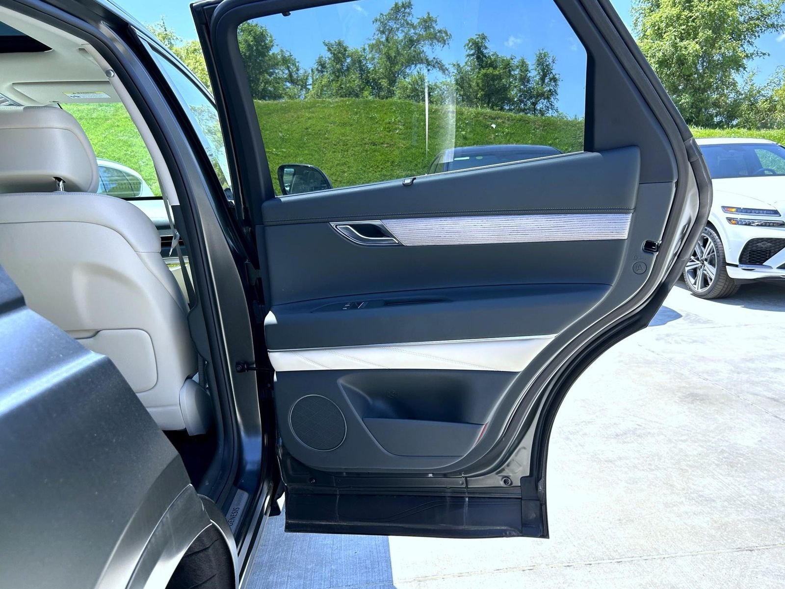 New 2026 Green Genesis 2.5T Select image 17