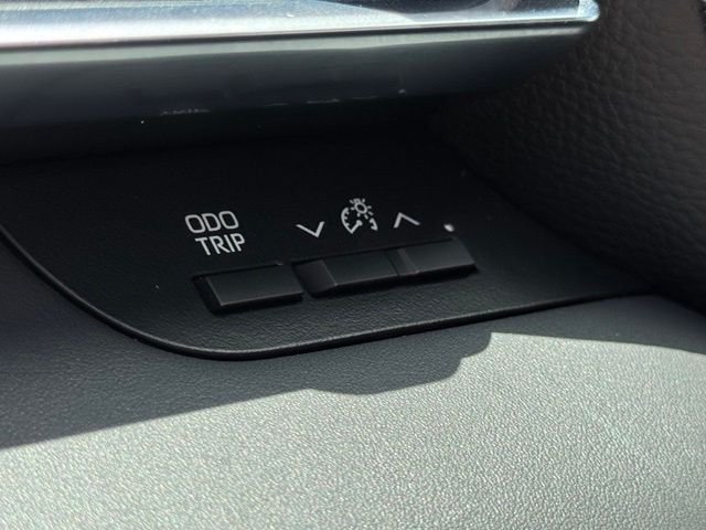 Used 2025  Toyota Platinum image 24