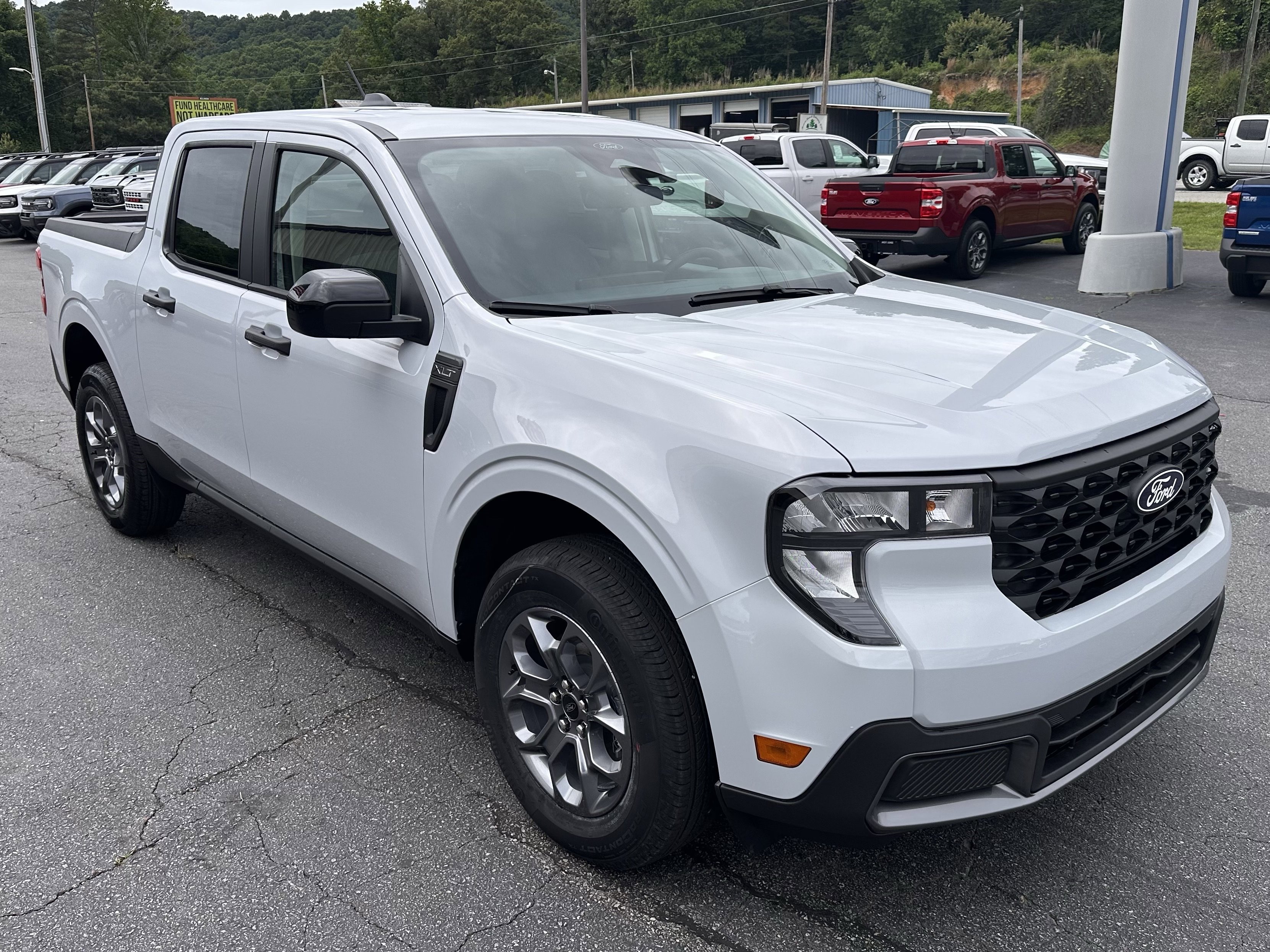 New 2026 Space White Metallic Ford XLT image 4