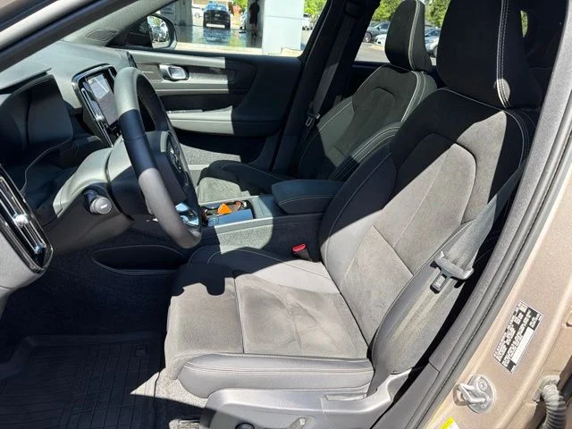 Used 2023  Volvo Ultimate image 7