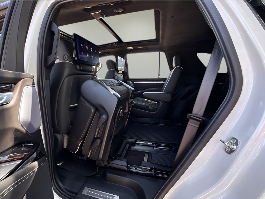 Used 2025 White Cadillac V-Series image 22