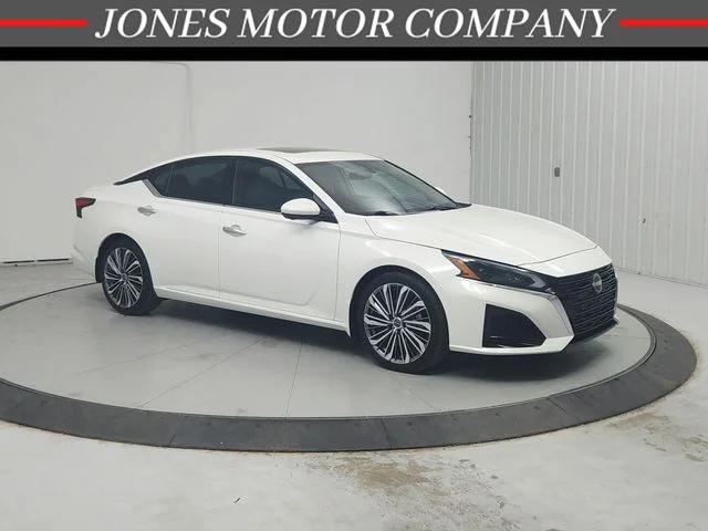 Used 2024 White Nissan 2.5 SL image 1