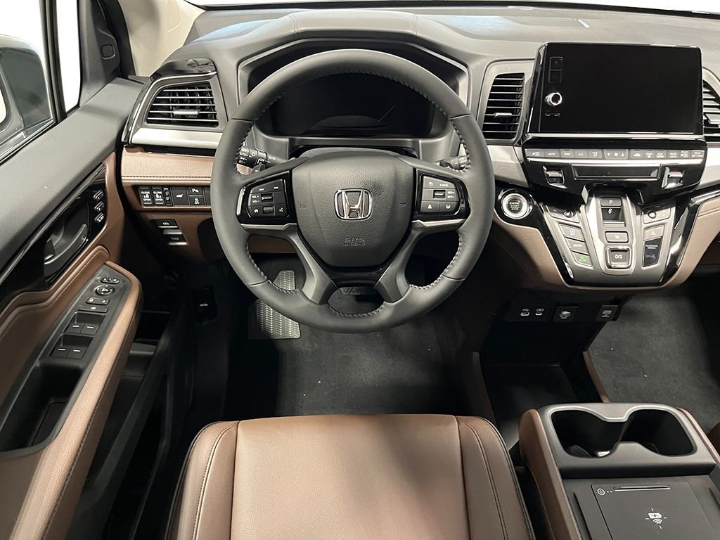 New 2026 Platinum White Pearl Honda Touring image 13