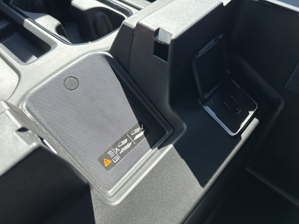 Used 2025 Summit White GMC AT4 image 46