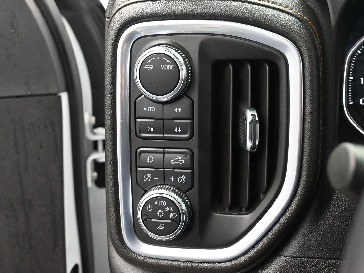 Used 2022 Summit White GMC AT4 image 21