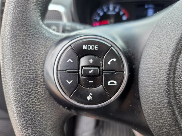 Used 2022 White Kia LX image 34