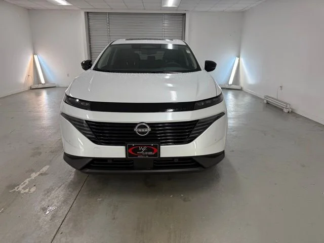 New 2025 Everest White TriCoat Nissan SL image 2