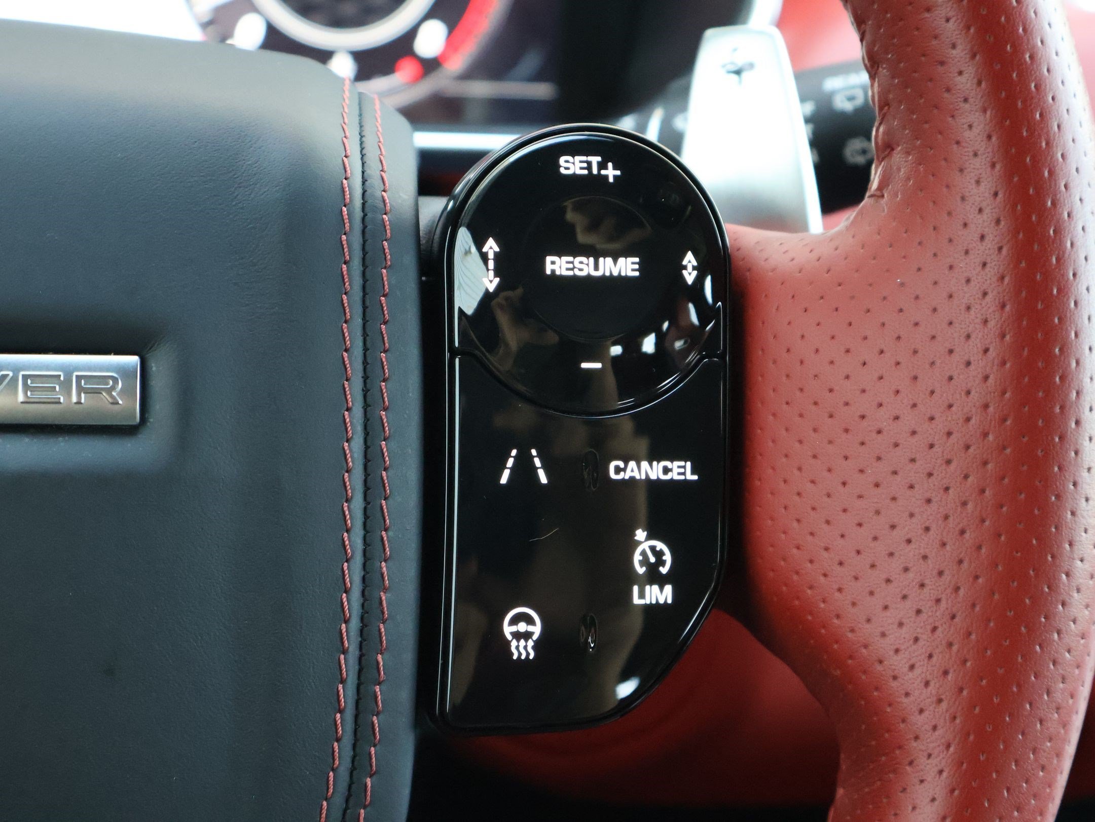 Used 2022 Firenze Red Metallic Land Rover SVR image 18