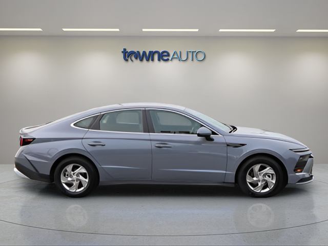 Used 2026 Blue Hyundai SE image 7