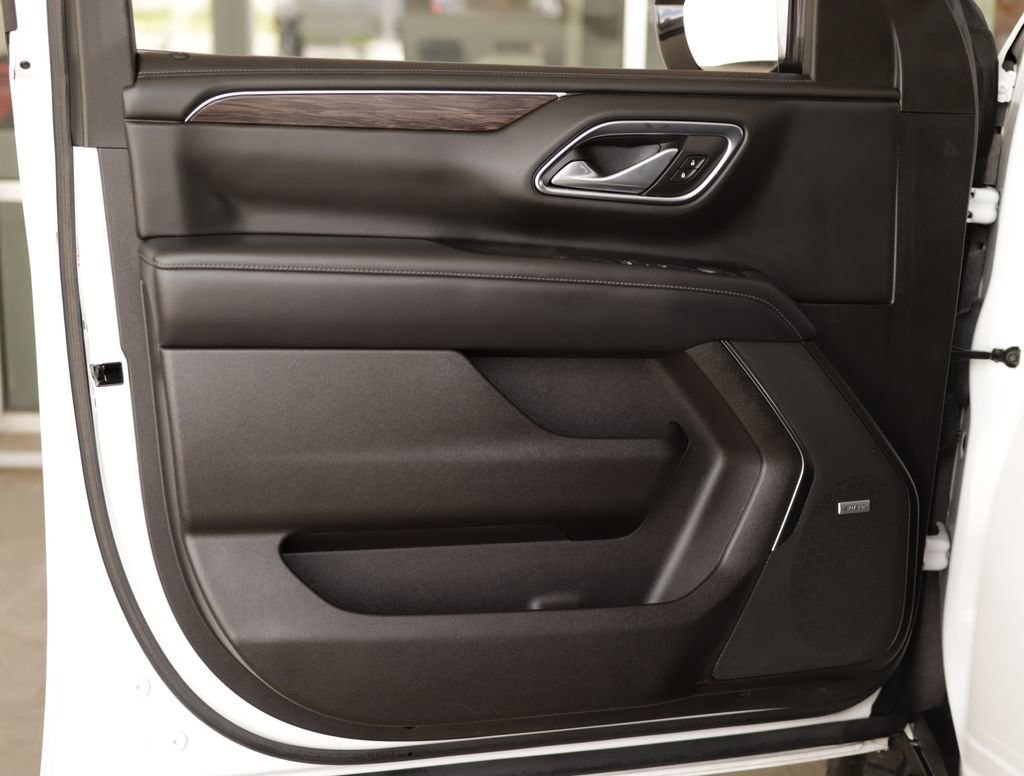 Used 2021 SUMMIT WHITE Chevrolet LT image 28