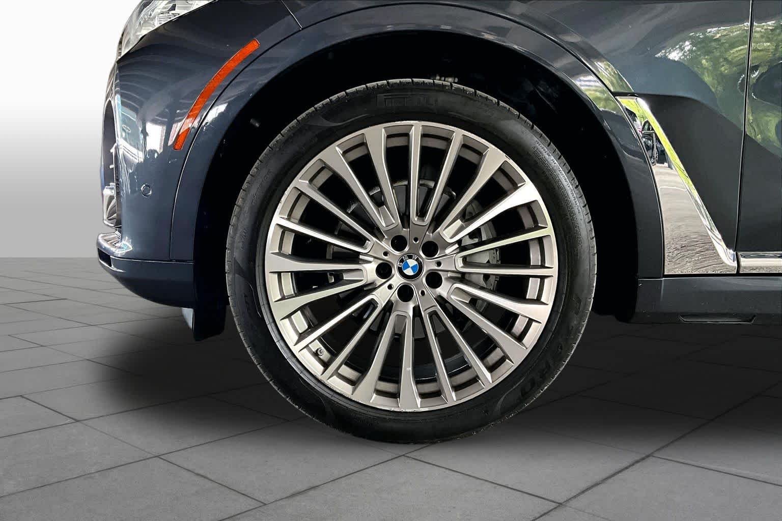 Used 2021 Arctic Grey Metallic BMW xDrive40i image 10