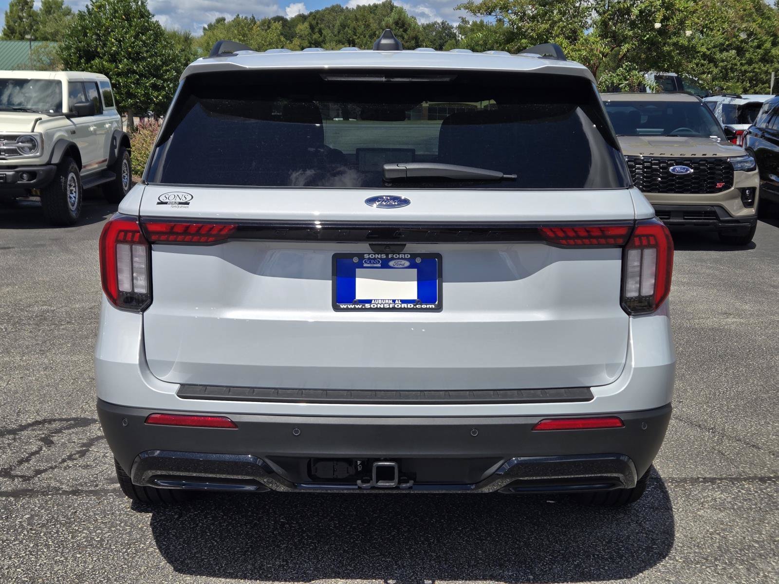 New 2026 Space White Metallic FORD ST-Line image 9