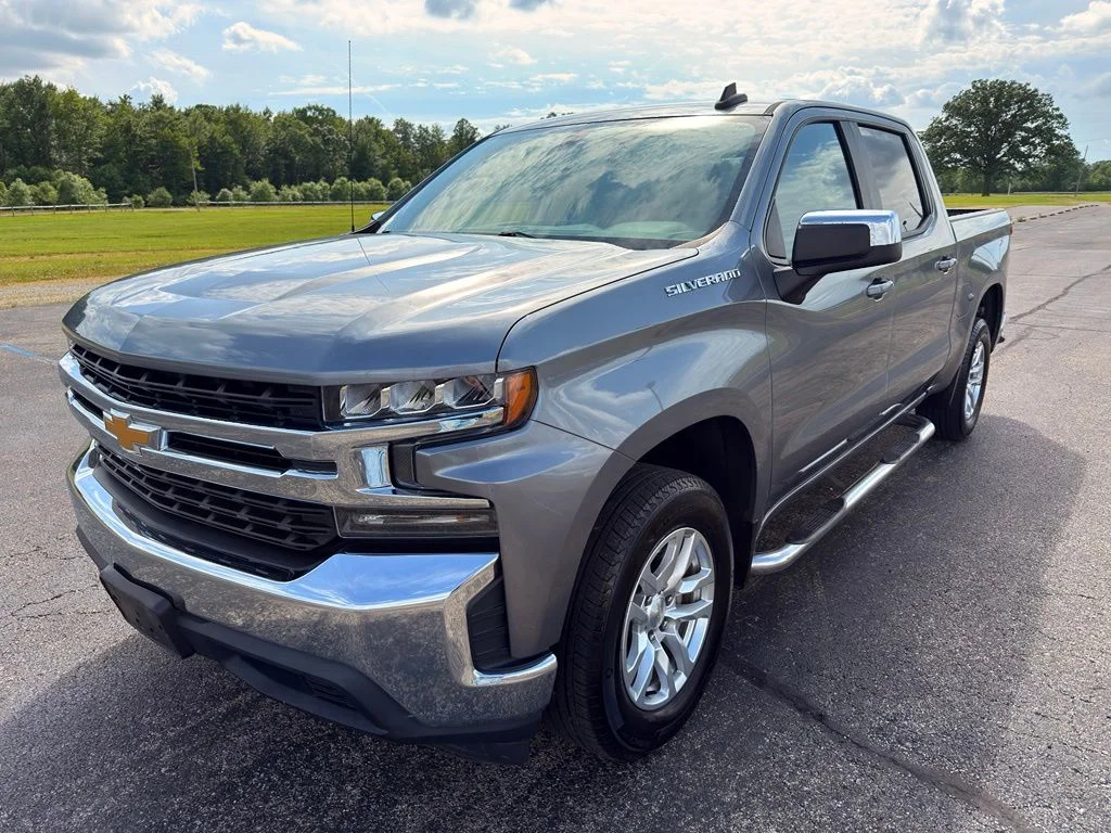 Used 2019 Gray Chevrolet LT image 17