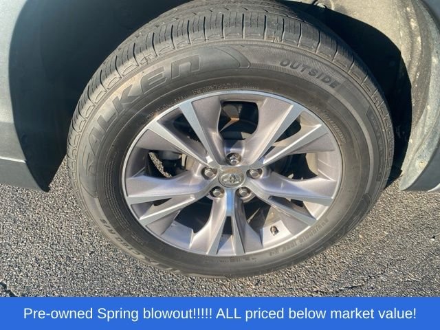 Used 2015 Silver Toyota XLE V6 image 12