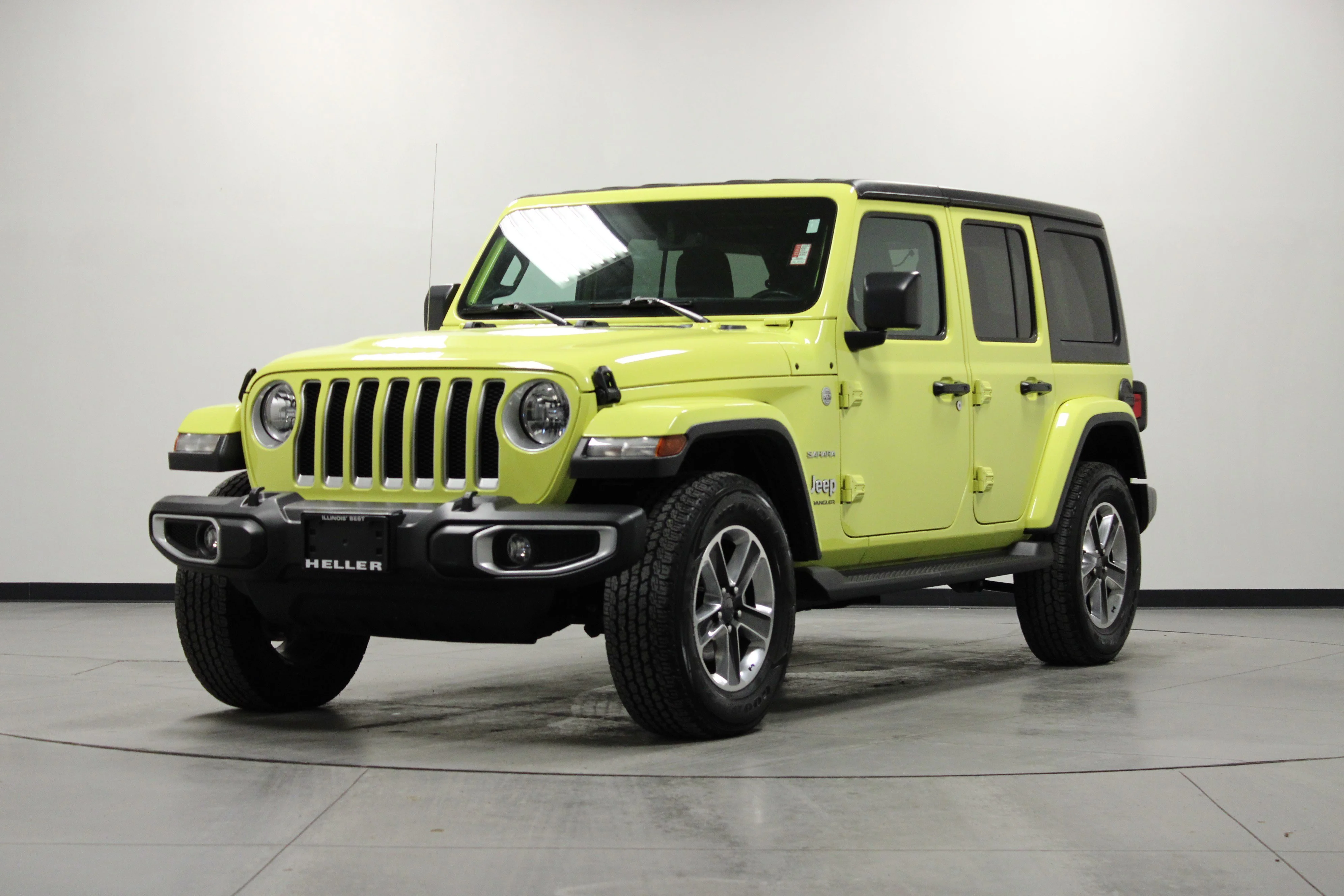 Used 2023 High Velocity Clearcoat Jeep Sahara image 8