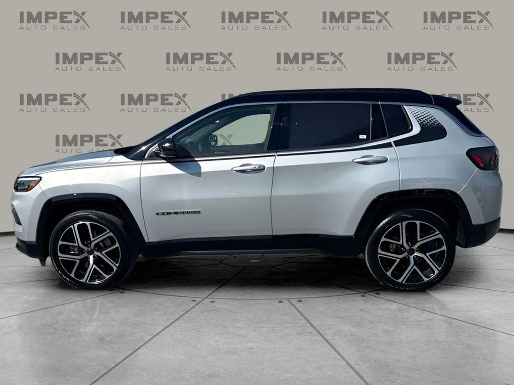 Used 2025 Silver Jeep Limited image 2