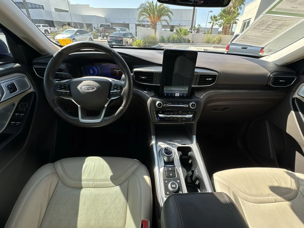 Used 2020 Green Ford Platinum image 21