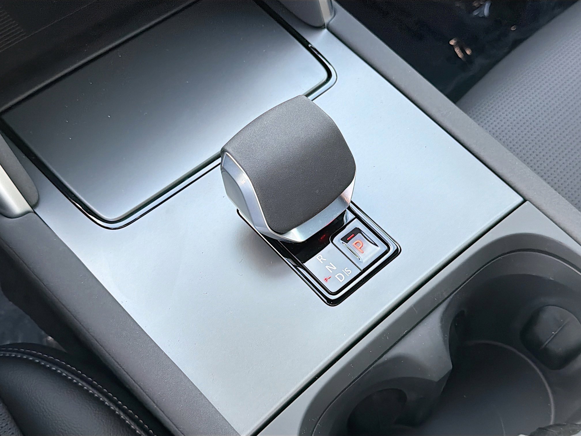 New 2026 Carpathian Grey LAND ROVER  image 28