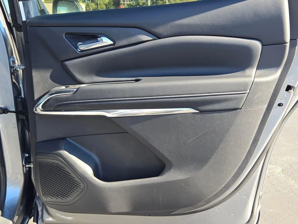 2027 Chevrolet Traverse LT - Photo 11