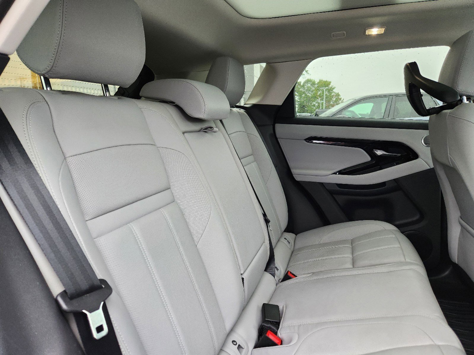 Certified Used 2024 Fuji White Land Rover S image 15