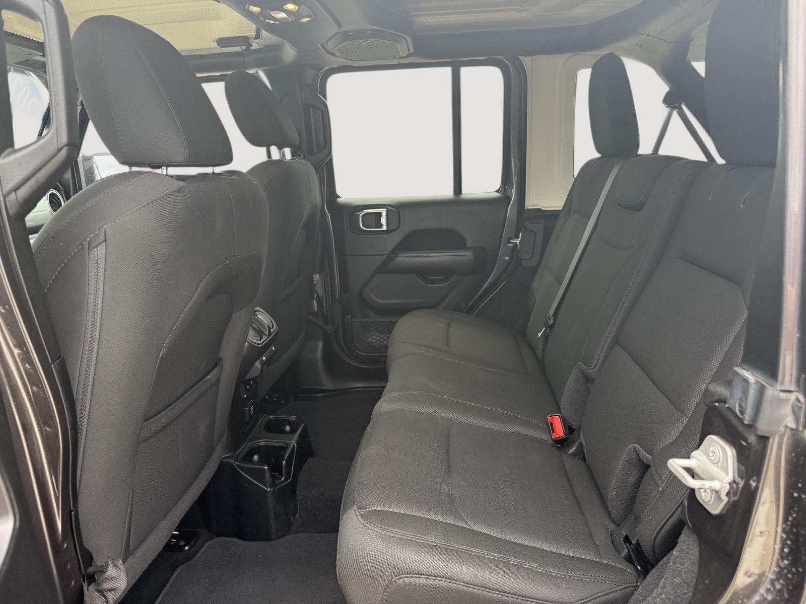 Used 2020 Granite Crystal Metallic Jeep Sahara image 23