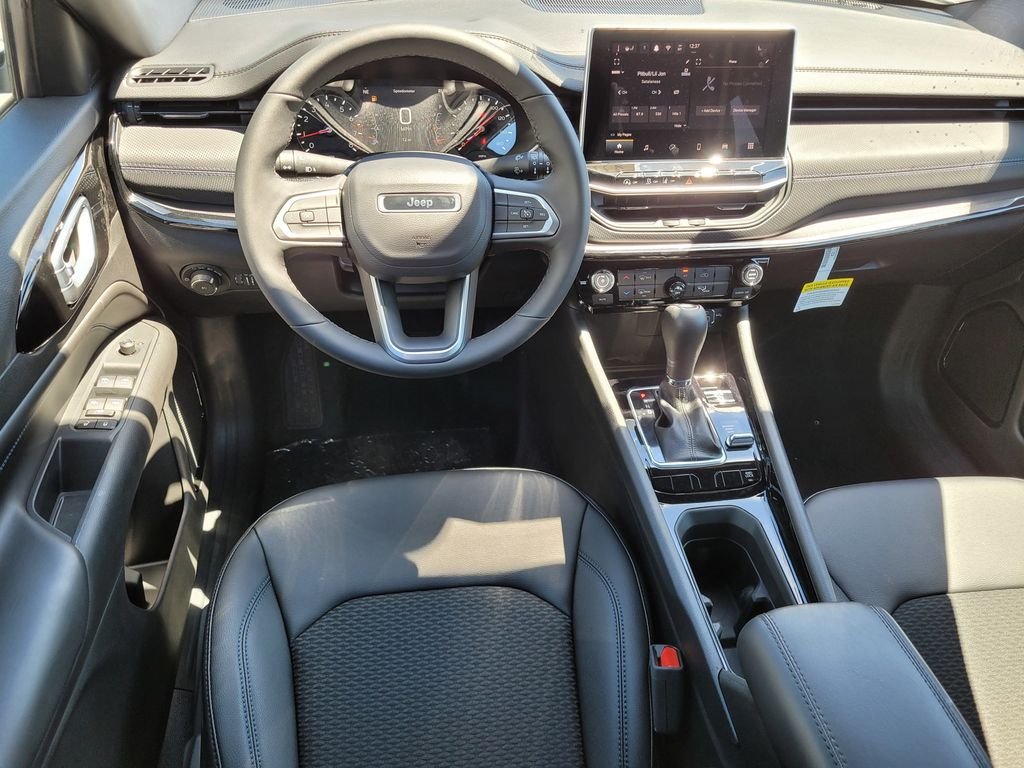 New 2026 White Jeep Latitude image 7
