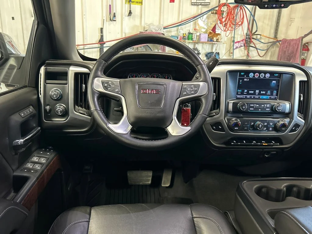 Used 2018 Silver GMC SLT image 17